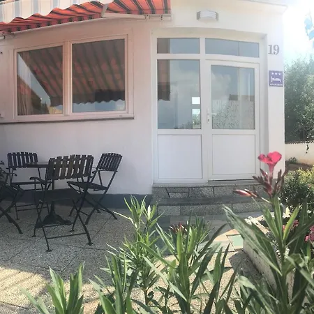 Gostinjska kuća In - Varvari For 3 Pax Rural Environment