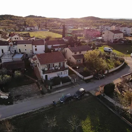 Gostinjska kuća In - Varvari For 3 Pax Rural Environment 3*