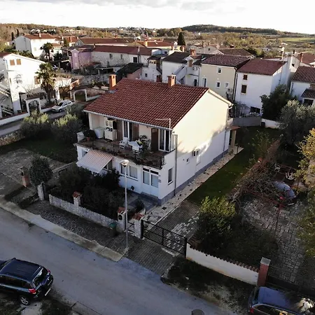 In - Varvari For 3 Pax Rural Environment Gostinjska kuća